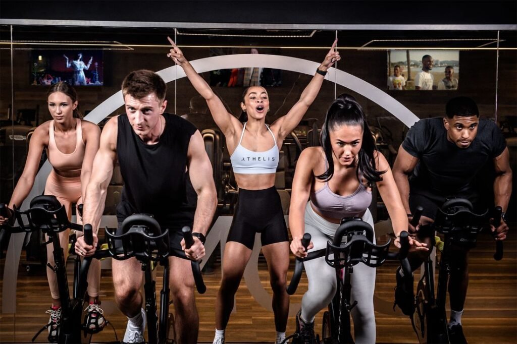 five people in the spinning class
